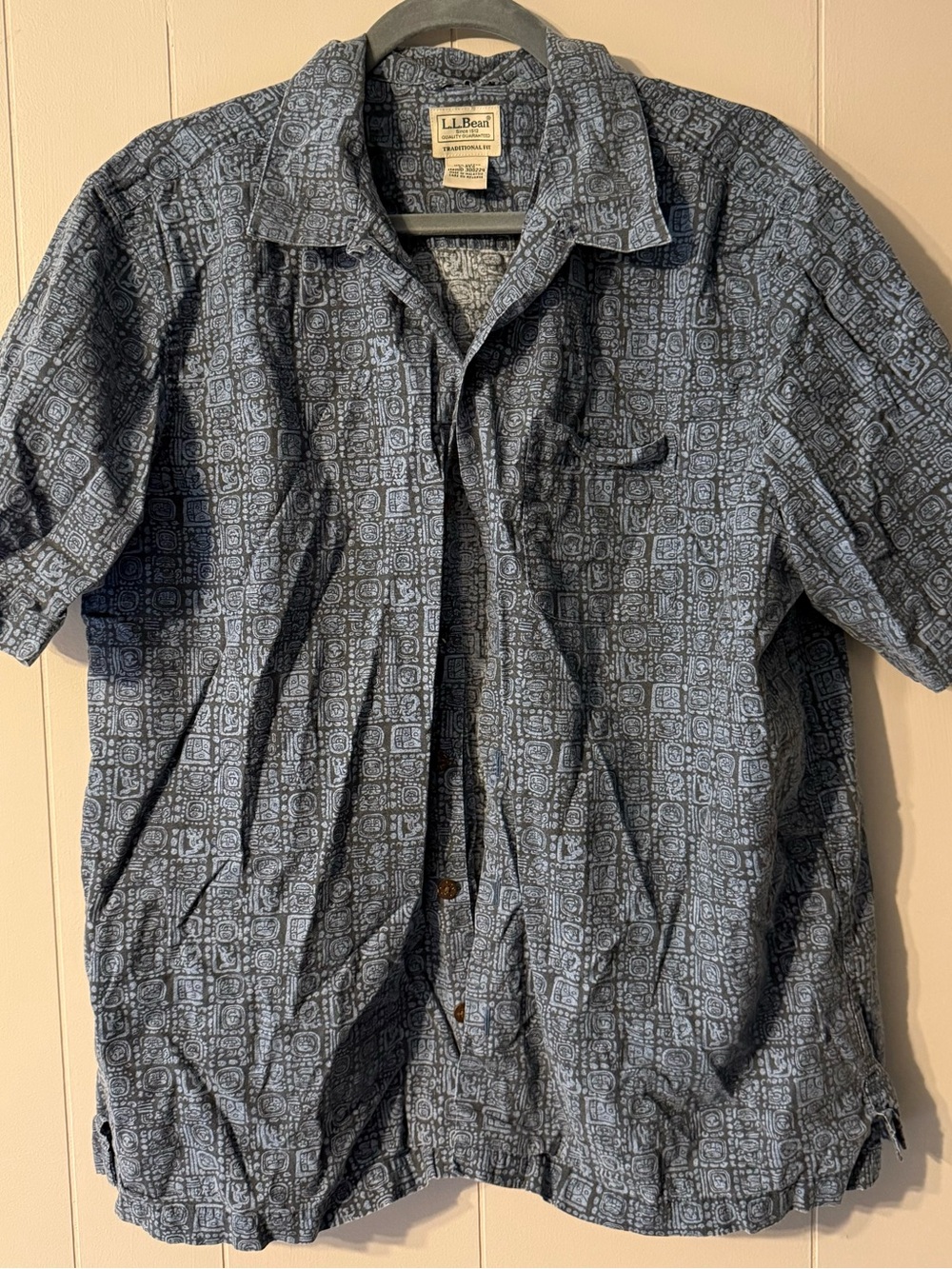 L.L.Bean Short Sleeve Button-Up Shirt Men’s Large Blue Tribal/Aztec Print Size L